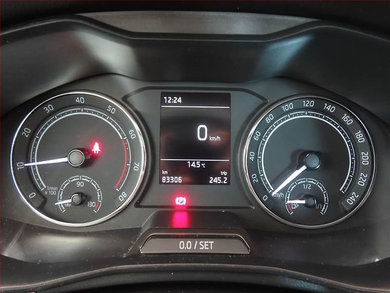 Škoda Scala (2019) 1.0 TSI, Tempomat - fotka 11 z 14
