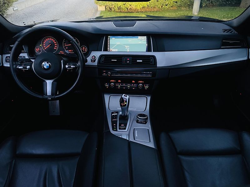BMW Řada 5 530D AUT XDRIVE TAŽNÉ M-PAKET - fotka 25 z 48