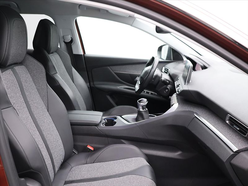 Peugeot 3008 1,5 HDi 96kW Allure CZ - fotka 11 z 31