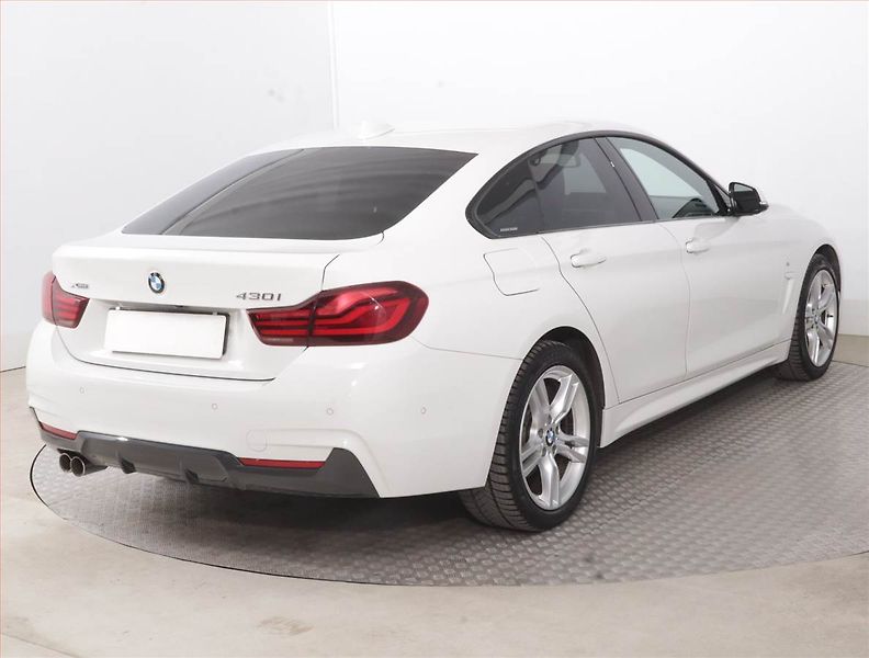 BMW Řada 4 (2020) M Paket 430i xDrive - fotka 5 z 18