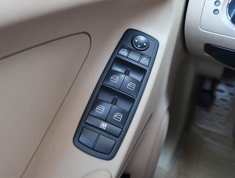Mercedes-Benz Třídy M (2007) ML 350 , 4X4, Automat - fotka 16 z 20