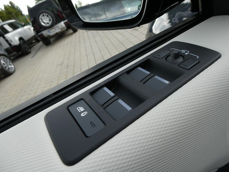 Land Rover Discovery 5 3,0 Gemini D350 - fotka 12 z 45