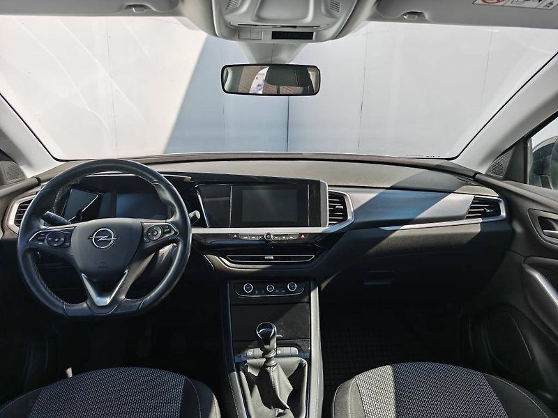 Opel Grandland MT6 1,2 TURBO - fotka 10 z 23