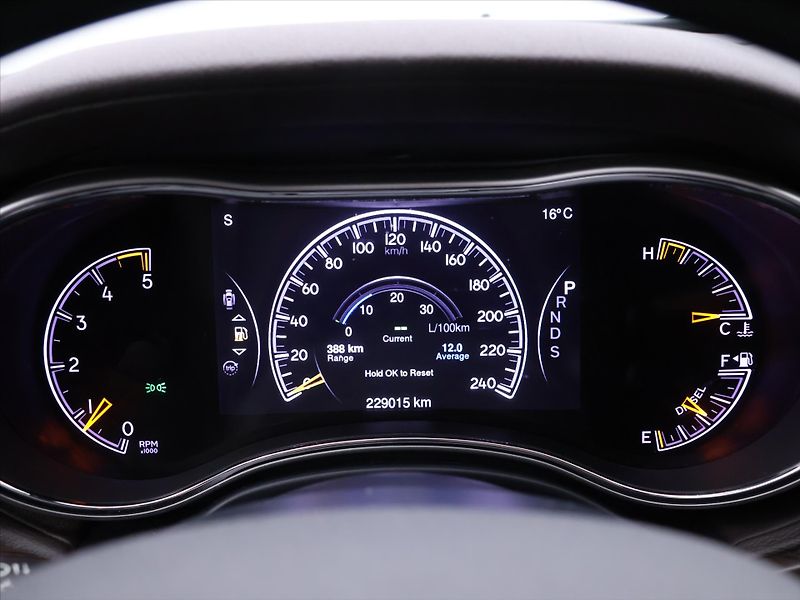 Jeep Grand Cherokee 3,0 CRD V6 184kW OverLand 4WD - fotka 17 z 34