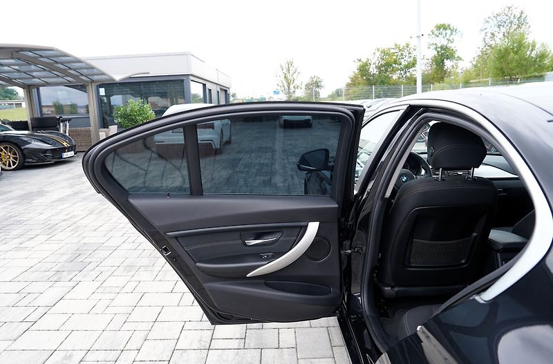 BMW Řada 3 320d automat,EfficientDynamic - fotka 17 z 42