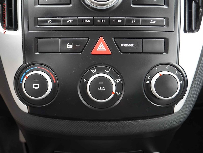 Kia Ceed (2009) 1.4i, 2.maj,ČR, tažné - fotka 13 z 17