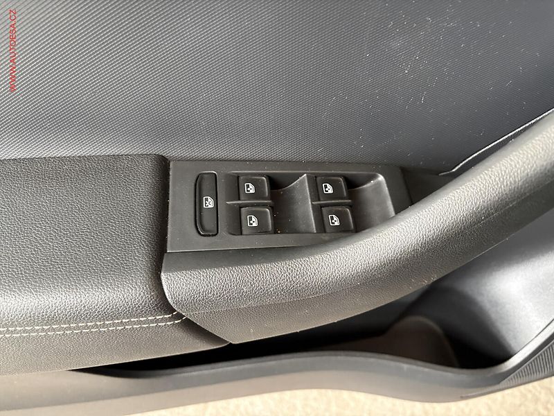 Škoda Rapid (2018) 1.0 TSI, ČR, DSG, kamera - fotka 12 z 15
