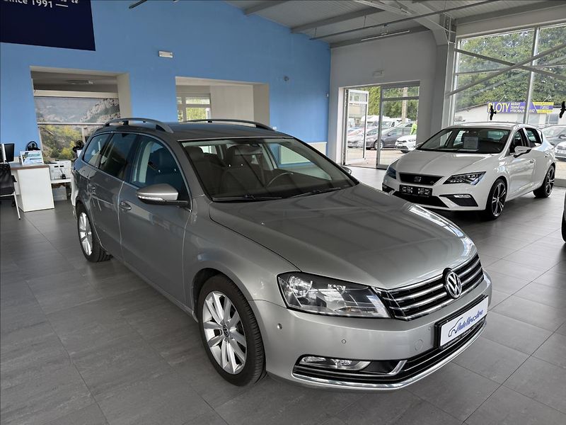 Volkswagen Passat 2,0   DSG,HIGHLINE,SERVISKA - fotka 1 z 30