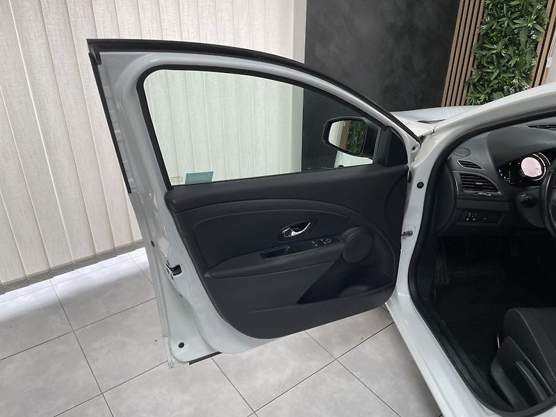 Renault Mégane 1.6 i LPG ČR SERVISKA LPG 2034 - fotka 18 z 23
