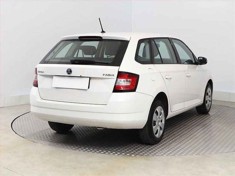 Škoda Fabia (2015) 1.4 TDI, nová STK, slušný stav - fotka 5 z 11