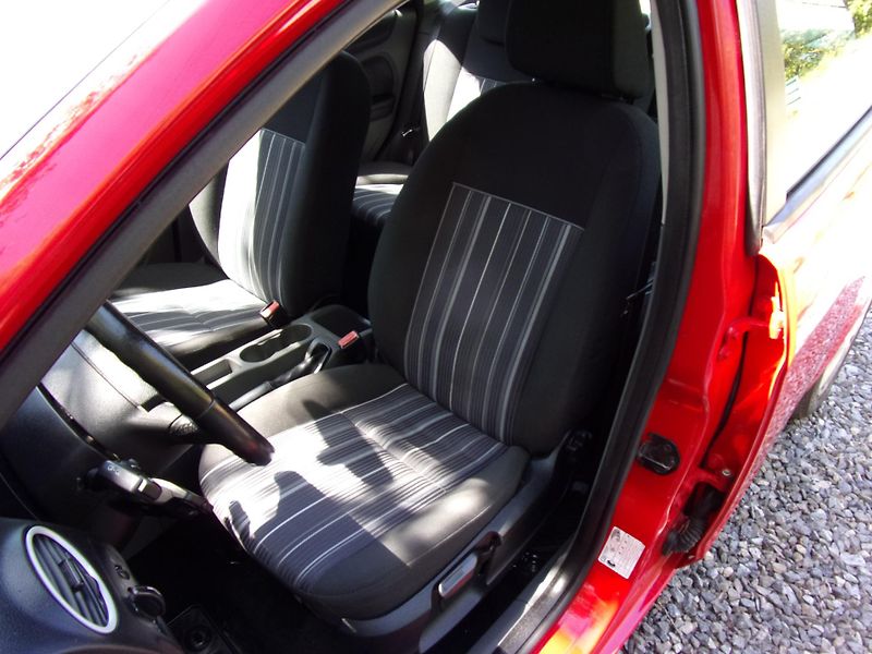Ford Focus (2009) 1.6i74kW ATTRACTIVE PO SERVISU - fotka 12 z 18
