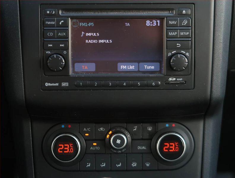 Hyundai Elantra (2012) 1.6, Tempomat, Park. senzory - fotka 12 z 16