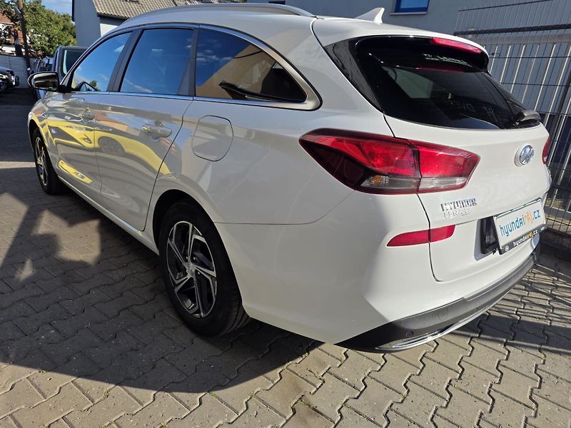 Hyundai i30 1.6-AUTOMAT-KAMERA-PRAV.SERVIS - fotka 16 z 17