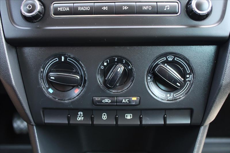 Škoda Rapid 1,2 TSI  NOVÉ V ČR,60TKM - fotka 12 z 21