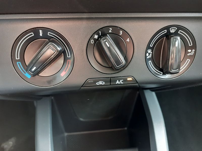 Škoda Fabia (2019) 1.0 MPI 55 Kw - fotka 14 z 33