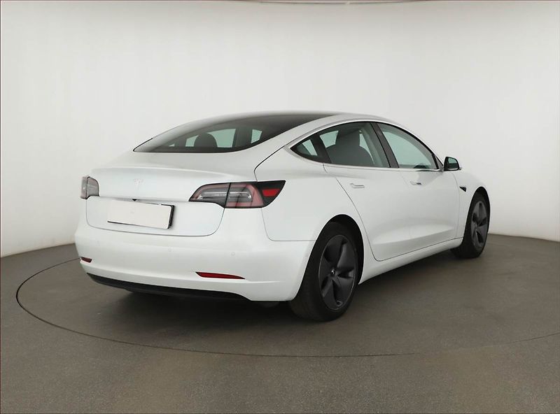 Tesla Model 3 (2020) Std Range Plus 52kWh, SoH 84% - fotka 5 z 17