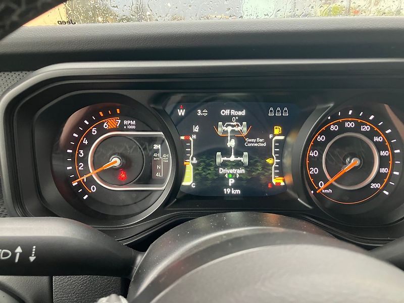 Jeep Wrangler 2.0T 272k Rubicon 8AT. - fotka 25 z 55