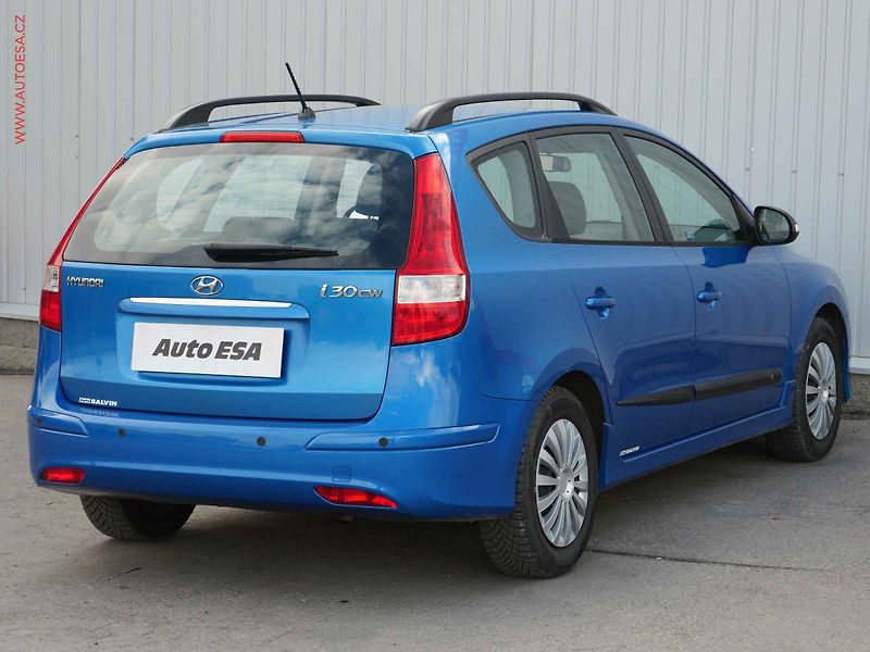 Hyundai i30 (2010) 1.4i, 1.maj,ČR, AC, park - fotka 4 z 15