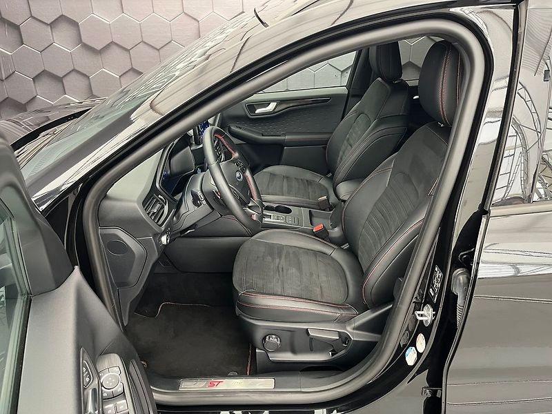 Ford Kuga 2,0 EB 140 kW AWD ST-Line - fotka 26 z 72