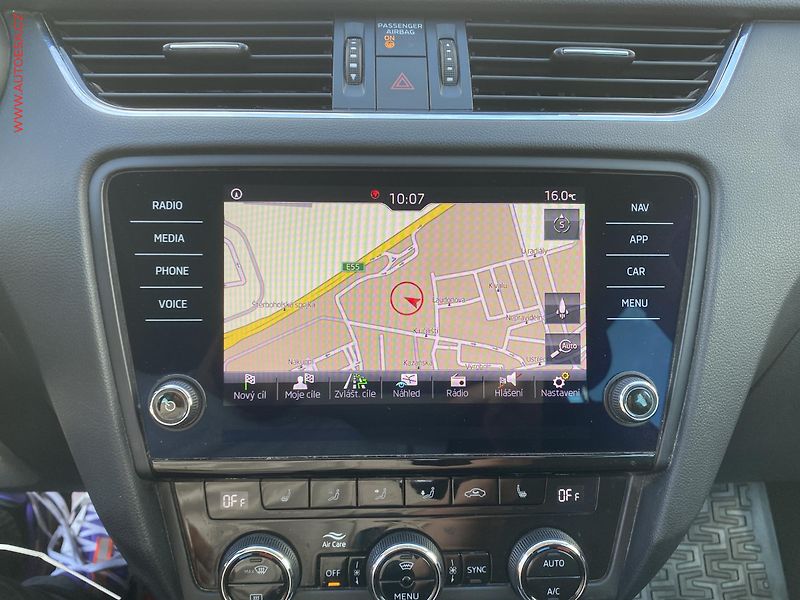 Škoda Octavia (2019) 1.5 TSi, Soleil, LED, navi, - fotka 17 z 19