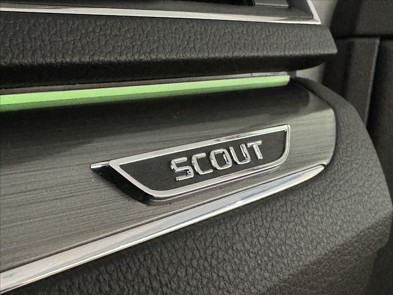 Škoda Superb 2,0 TDi  DSG 4x4 Scout Virtual - fotka 49 z 50