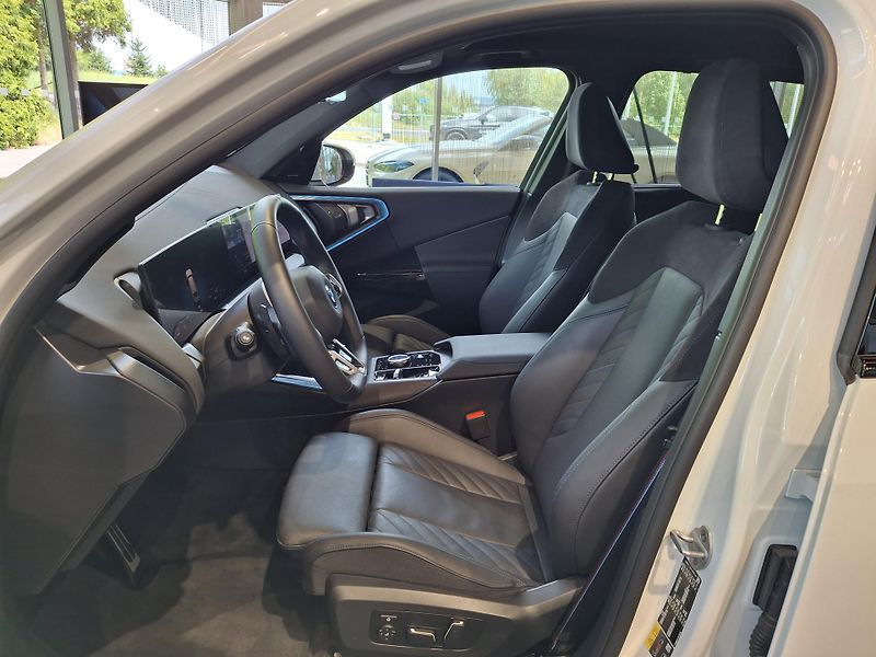 BMW X3 xDrive 30e M Sport - fotka 9 z 25
