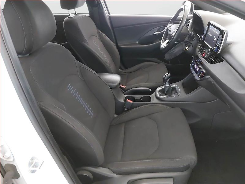 Hyundai i30 (2018) 1.4 T-GDI, Navi, Xenony - fotka 7 z 16
