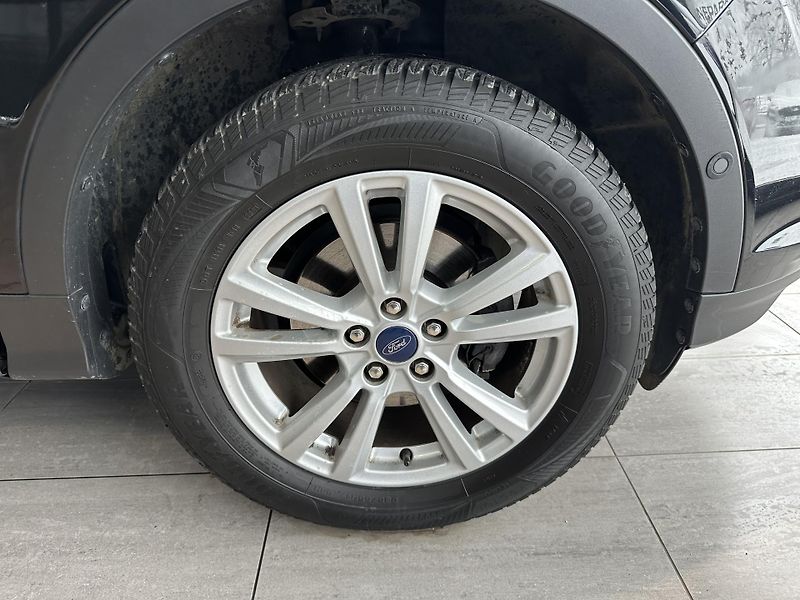 Ford Kuga Titanium 1.5 EcoBoost 150k man - fotka 8 z 26