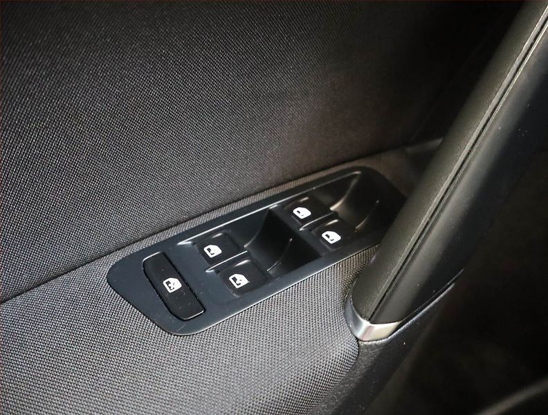 Volkswagen Golf (2018) 32 kWh - 37 Ah, SoH 89% - fotka 18 z 22