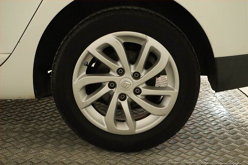 Renault Mégane (2015) 1.6 16V, Tempomat - fotka 15 z 19