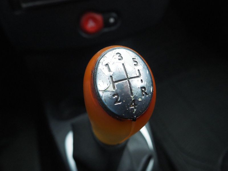 Renault Clio (2008) 1.5 dCi 63 kW - fotka 29 z 30
