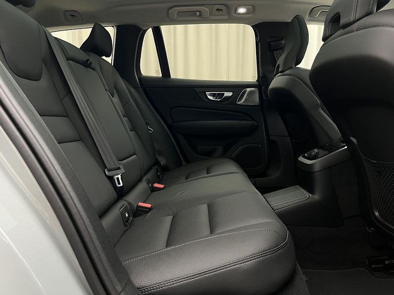 Volvo V60 (2026) T8 BRIGHT PLUS AUT - fotka 27 z 45