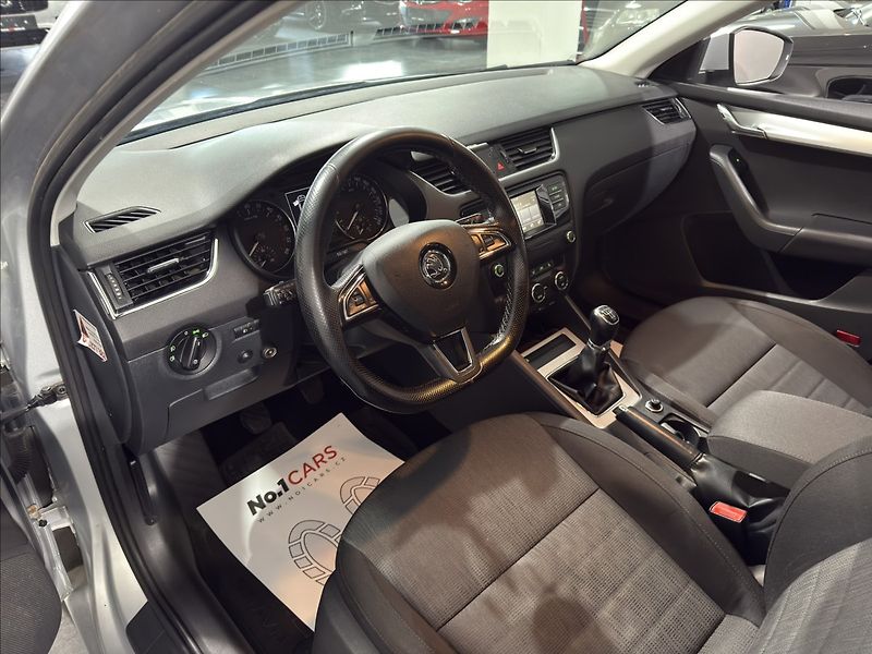 Škoda Octavia 1,6   TDI KEY-LESS TAŽNÉ ČR - fotka 8 z 29