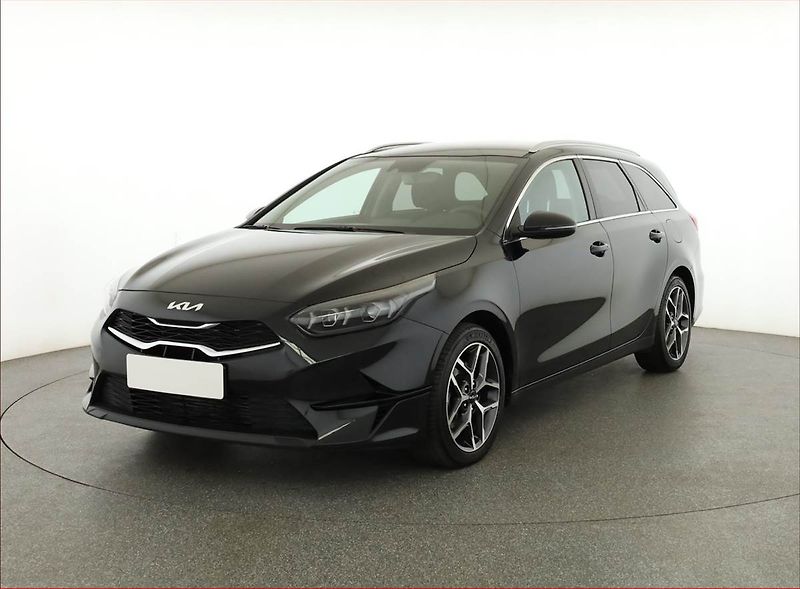 Kia Ceed (2024) 1.5 T-GDI - fotka 2 z 19
