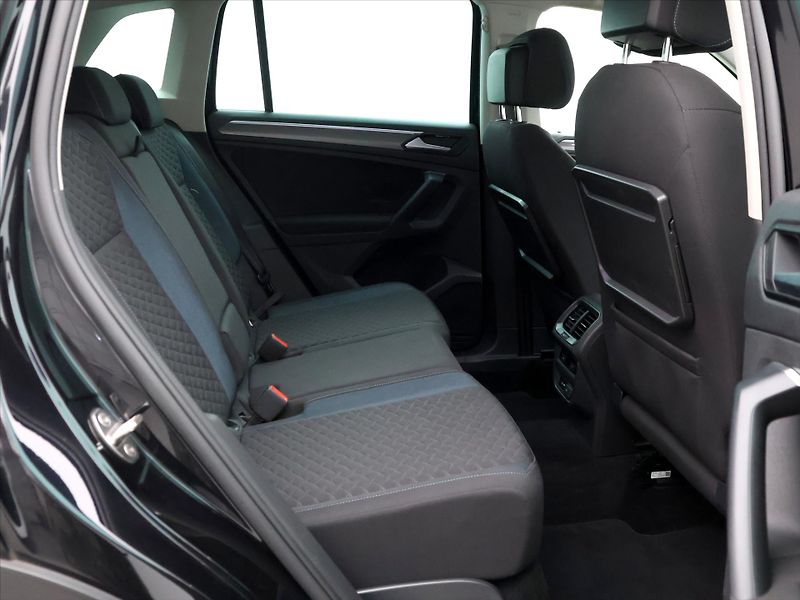 Volkswagen Tiguan 1,5 TSI 110kW LED Virtual Navi - fotka 13 z 39