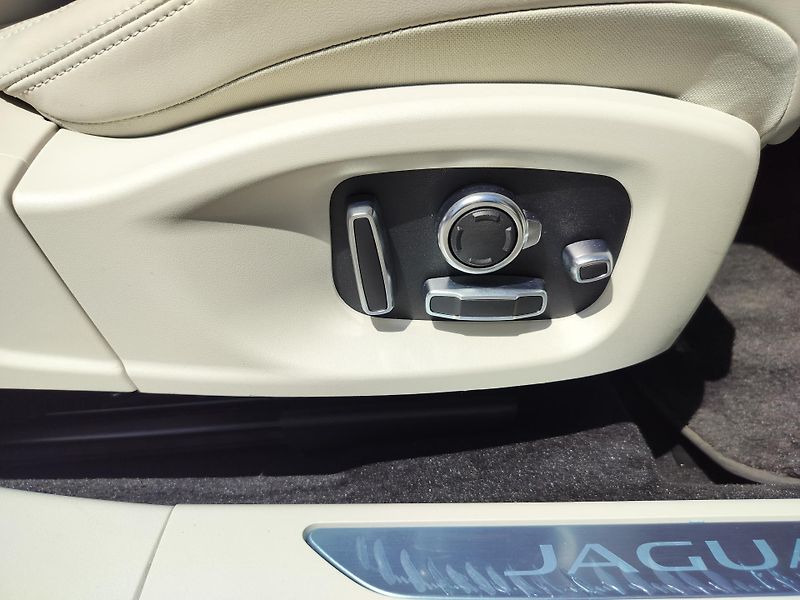 Jaguar I-Pace EV400 AWD HSE, navi, kůže     - fotka 26 z 36