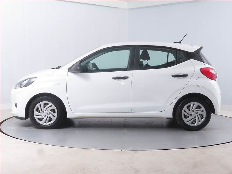 Hyundai i10 (2021) 1.0, Tempomat, Park. senzory - fotka 3 z 13