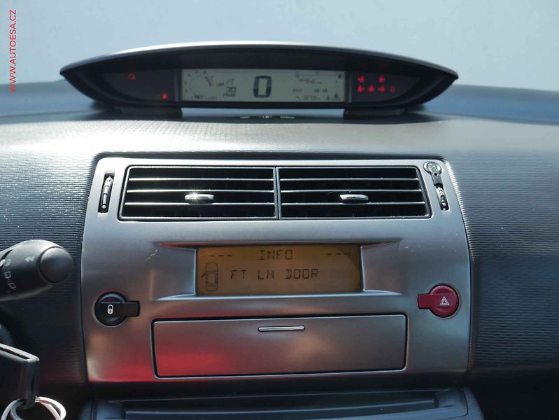 Citroën C4 (2010) 1.4i, ČR, AC, tempo - fotka 11 z 12