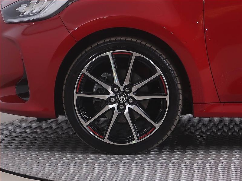 Toyota Yaris (2023) GR Sport 1.5 VVT-i Hybrid - fotka 15 z 22