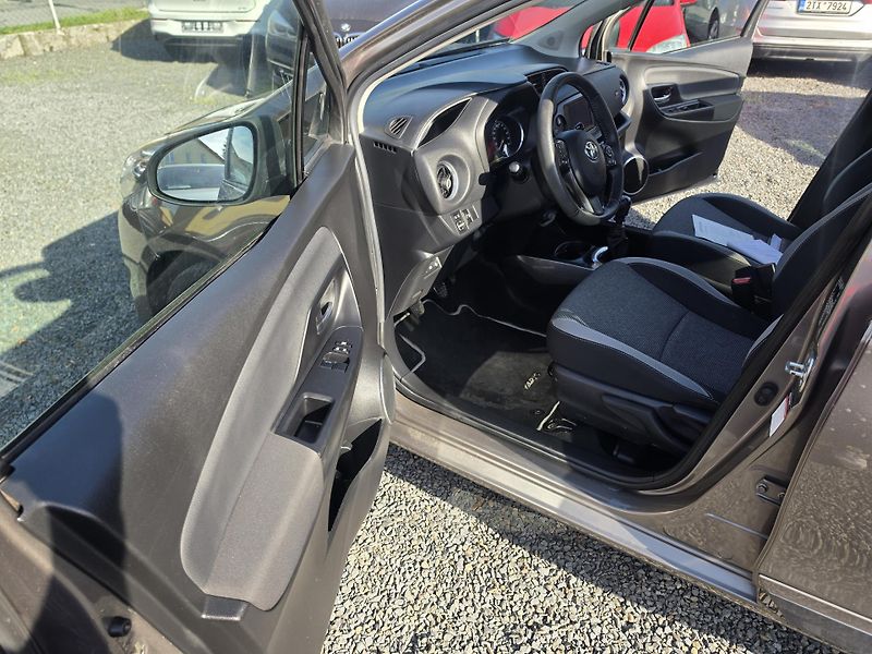 Toyota Yaris 1.5 VVti Y20 Kamera  - fotka 11 z 21