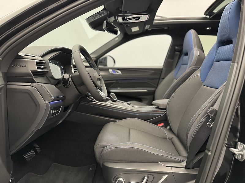Lynk & Co 01 PHEV DCT AUT 1.maj - fotka 3 z 55