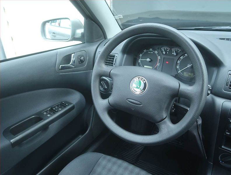 Škoda Octavia (2008) 1.4 16V, Serv.kniha - fotka 7 z 14