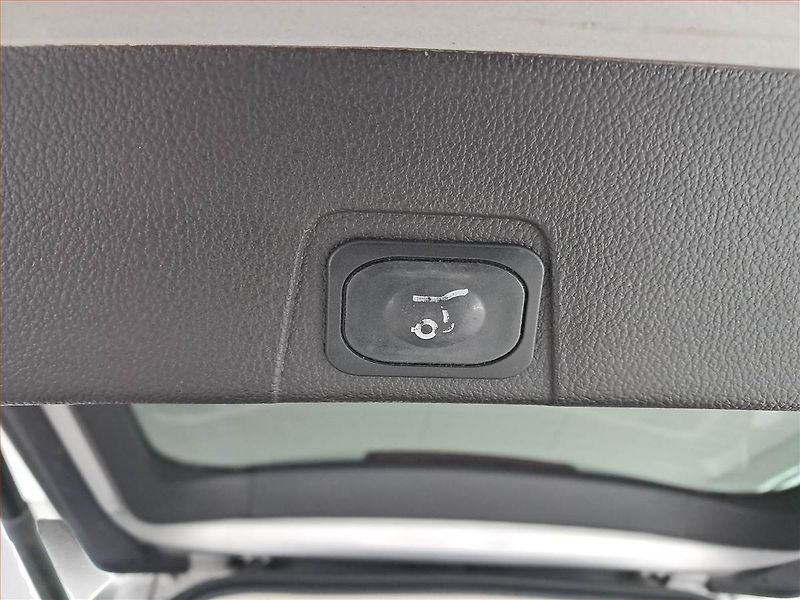 Ford Grand C-MAX (2018) 2.0 TDCi, Automat, Bi-Xenony - fotka 16 z 20