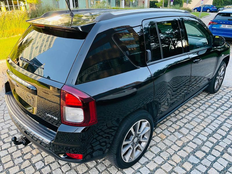 Jeep Compass 2.4i 4x4 AUT KAMERA TAŽNÉ - fotka 11 z 47