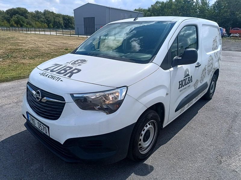 Opel Combo 1.5 CDTi - fotka 2 z 32