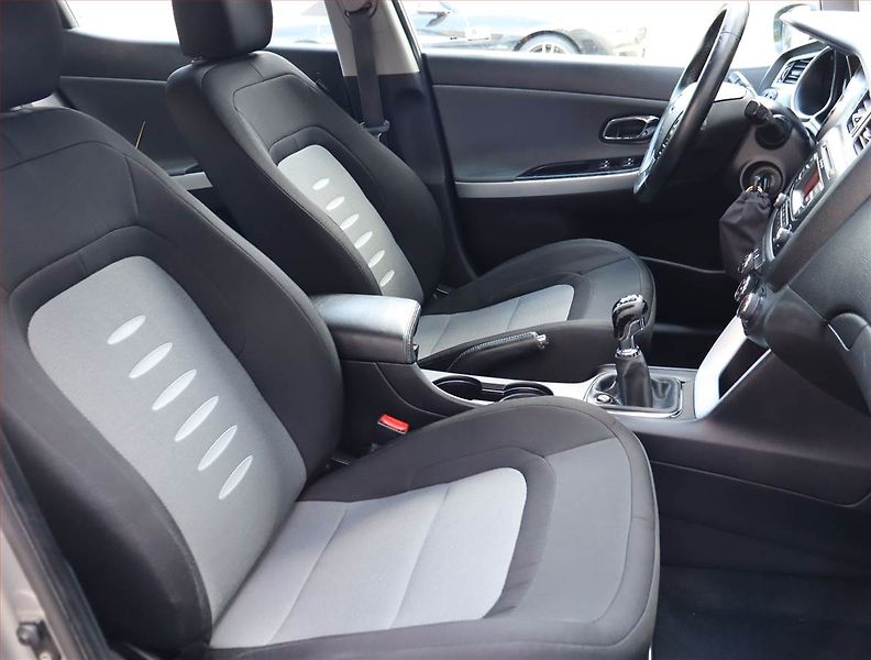 Kia Ceed (2013) 1.6 GDI, Serv.kniha, Tempomat - fotka 9 z 18