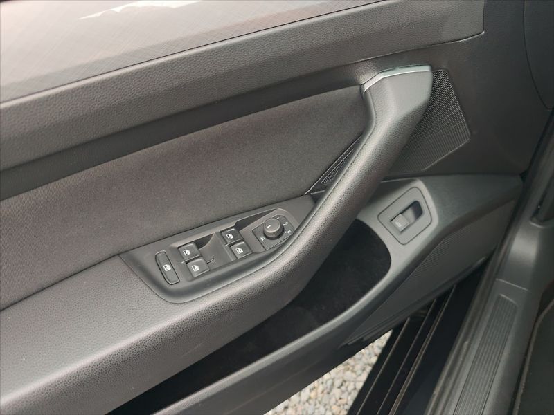 Volkswagen Passat 2,0 TDI 110 Business - fotka 10 z 11