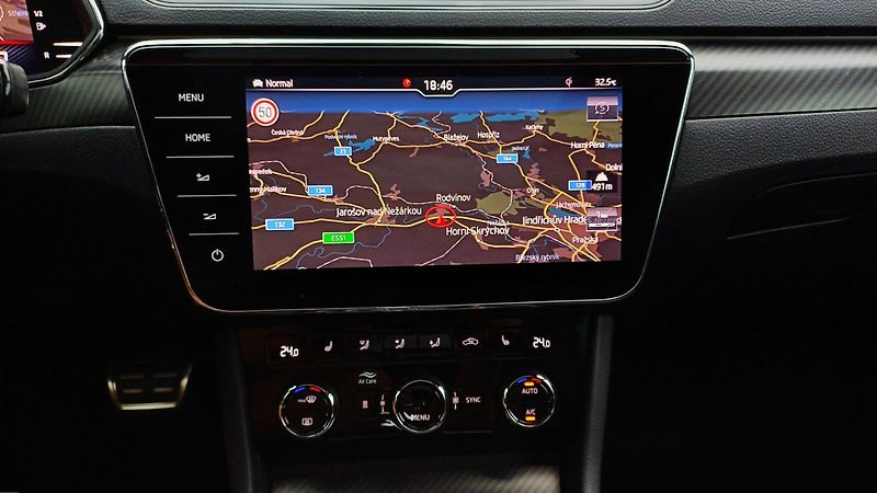 Škoda Superb 2.0TDI 140kW 4x4-WEBA-PANO-DPH - fotka 29 z 49
