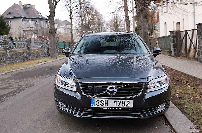 Volvo V70.