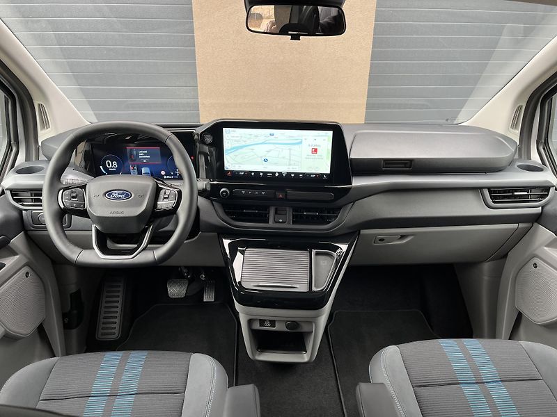 Ford Tourneo Custom (2025) AWD 170 PS Sport el. TZ,DPH - fotka 27 z 49